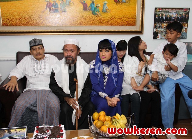 Gambar Foto Angkasa Jaya, Habib Abdurrahman dan Julia Perez Saat Ditemui di Gedung BNN