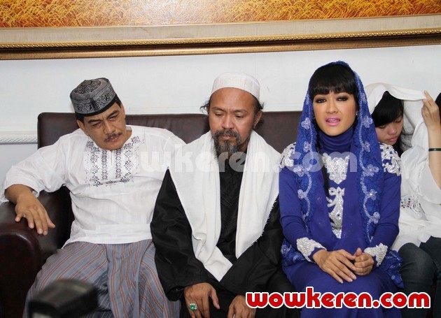 Gambar Foto Angkasa Jaya, Habib Abdurrahman dan Julia Perez Saat Ditemui di Gedung BNN