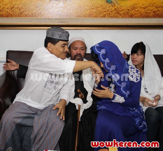 Gambar Foto Angkasa Jaya, Habib Abdurrahman dan Julia Perez Saat Ditemui di Gedung BNN