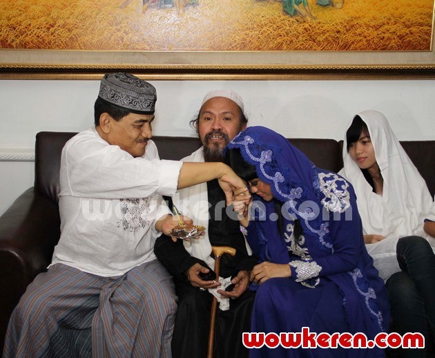 Gambar Foto Angkasa Jaya, Habib Abdurrahman dan Julia Perez Saat Ditemui di Gedung BNN