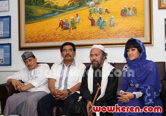 Gambar Foto Angkasa Jaya, Habib Abdurrahman dan Julia Perez Saat Ditemui di Gedung BNN