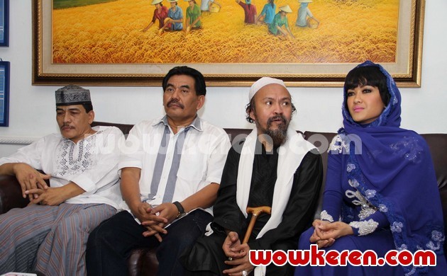 Gambar Foto Angkasa Jaya, Habib Abdurrahman dan Julia Perez Saat Ditemui di Gedung BNN
