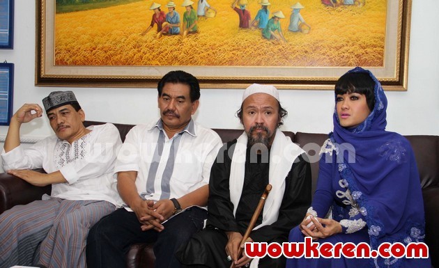 Gambar Foto Angkasa Jaya, Habib Abdurrahman dan Julia Perez Saat Ditemui di Gedung BNN