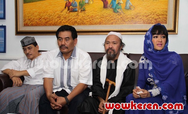 Gambar Foto Angkasa Jaya, Habib Abdurrahman dan Julia Perez Saat Ditemui di Gedung BNN