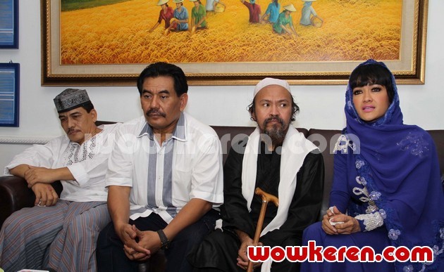 Gambar Foto Angkasa Jaya, Habib Abdurrahman dan Julia Perez Saat Ditemui di Gedung BNN