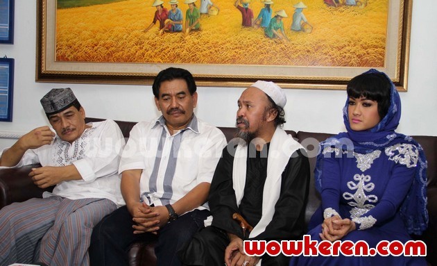 Gambar Foto Angkasa Jaya, Habib Abdurrahman dan Julia Perez Saat Ditemui di Gedung BNN