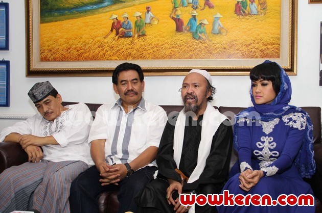Gambar Foto Angkasa Jaya, Habib Abdurrahman dan Julia Perez Saat Ditemui di Gedung BNN