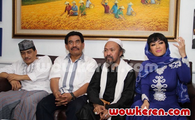 Gambar Foto Angkasa Jaya, Habib Abdurrahman dan Julia Perez Saat Ditemui di Gedung BNN