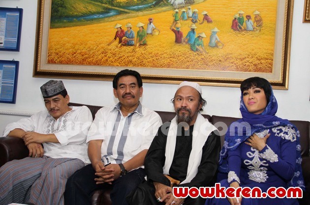 Gambar Foto Angkasa Jaya, Habib Abdurrahman dan Julia Perez Saat Ditemui di Gedung BNN