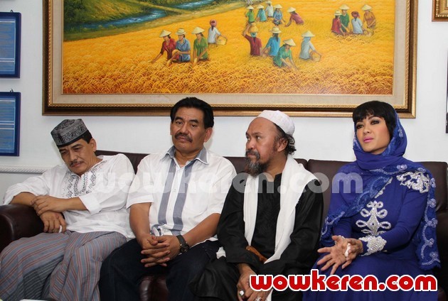 Gambar Foto Angkasa Jaya, Habib Abdurrahman dan Julia Perez Saat Ditemui di Gedung BNN