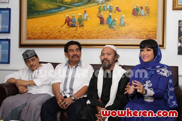 Gambar Foto Angkasa Jaya, Habib Abdurrahman dan Julia Perez Saat Ditemui di Gedung BNN
