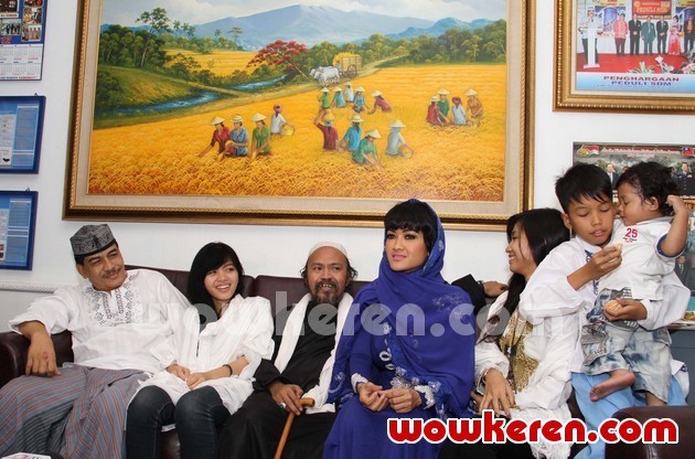 Gambar Foto Angkasa Jaya, Habib Abdurrahman dan Julia Perez Saat Ditemui di Gedung BNN
