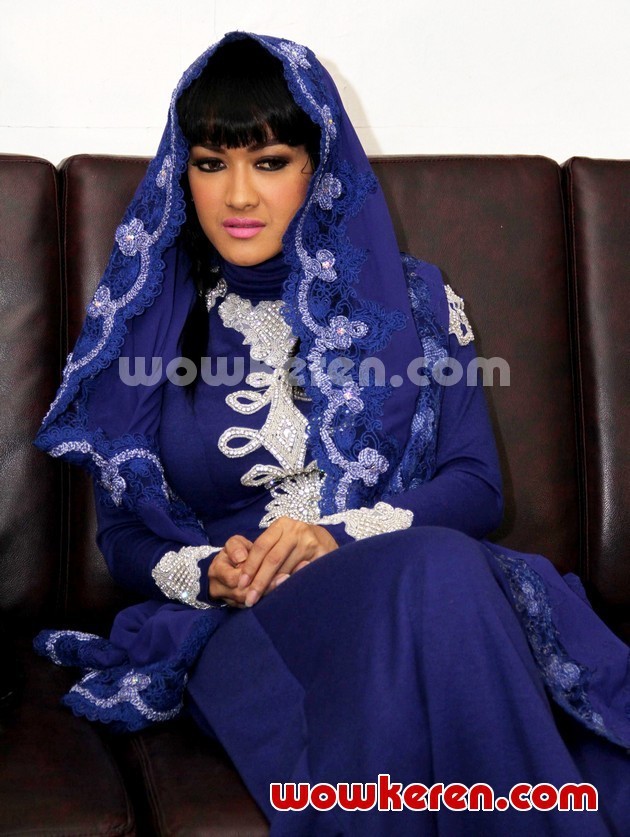 Gambar Foto Julia Perez Saat Ditemui di Gedung BNN, Cawang, Jakarta Timur