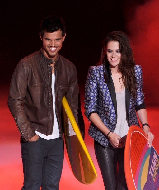 Gambar Foto Taylor Lautner dan Kristen Stewart di Teen Choice Awards 2012