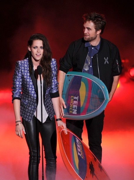 Gambar Foto Kristen Stewart dan Robert Pattinson di Teen Choice Awards 2012