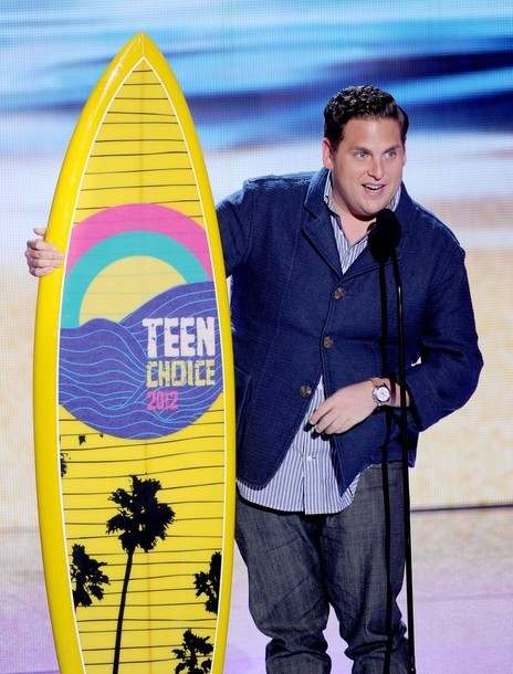 Gambar Foto Jonah Hill  Saat Menerima Penghargaan di Teen Choice Awards 2012