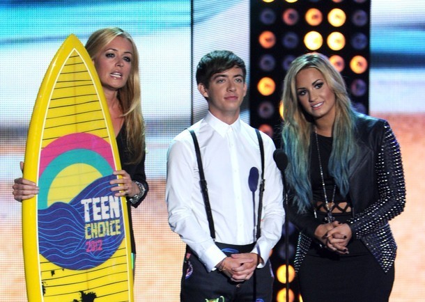 Gambar Foto Cat Deeley, Kevin McHale dan Demi Lovato di Teen Choice Awards 2012