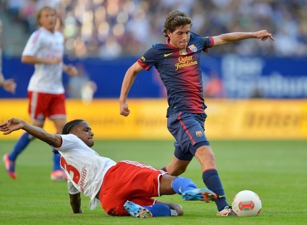 Gambar Foto Michael Mancienne vs Sergi Roberto di Laga Hamburg SV Lawan Barcelona