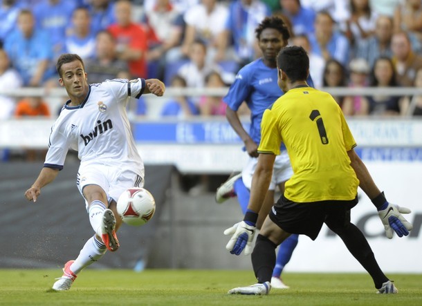 Gambar Foto Lucas Moura dari Real Madrid Mencetak Gol Saat Melawan Real Oviedo