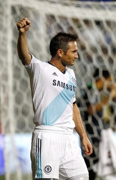 Gambar Foto Frank Lampard dari Chelsea Merayakan Kemenangan Saat Melawan MLS All-Stars
