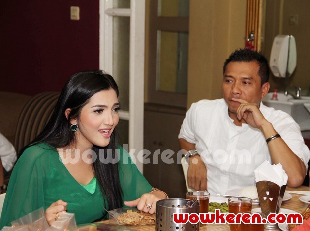 Gambar Foto Ashanty dan Anang Saat Ditemui di Plasa 2 Pondok Indah