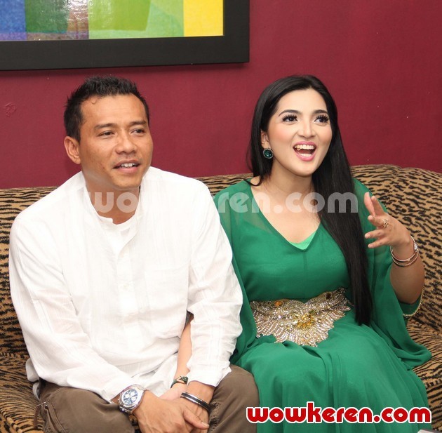 Gambar Foto Anang dan Ashanty Saat Ditemui di Plasa 2 Pondok Indah