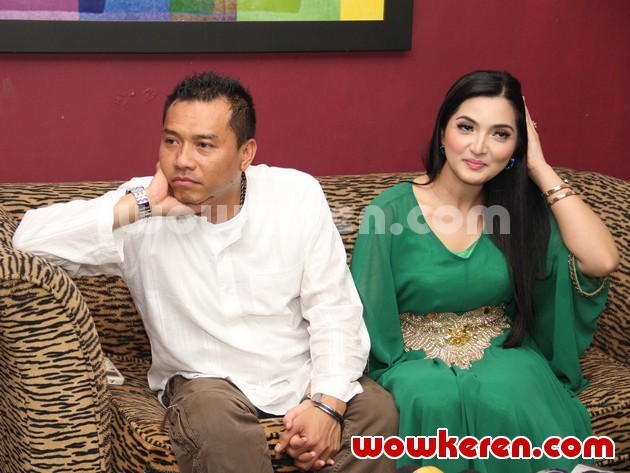 Gambar Foto Anang dan Ashanty Saat Ditemui di Plasa 2 Pondok Indah