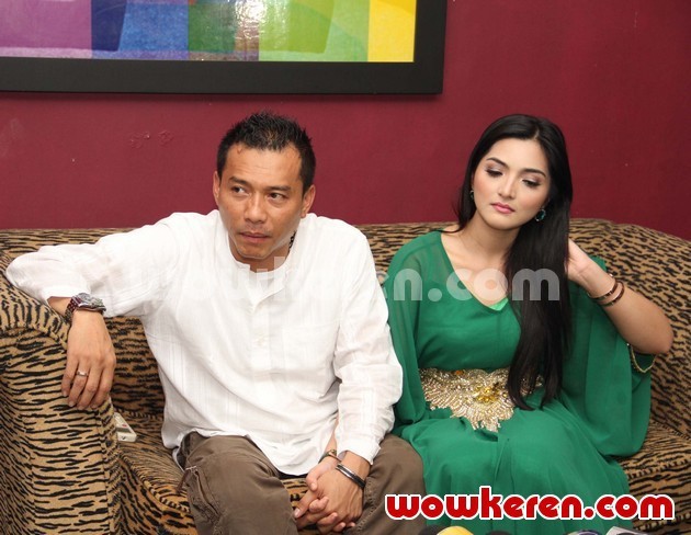 Gambar Foto Anang dan Ashanty Saat Ditemui di Plasa 2 Pondok Indah