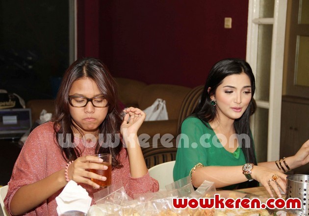 Gambar Foto Aurel Hermansyah dan Ashanty Saat Ditemui di Plasa 2 Pondok Indah
