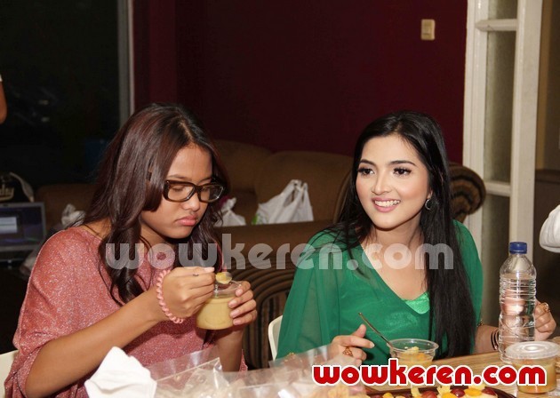 Gambar Foto Aurel Hermansyah dan Ashanty Saat Ditemui di Plasa 2 Pondok Indah