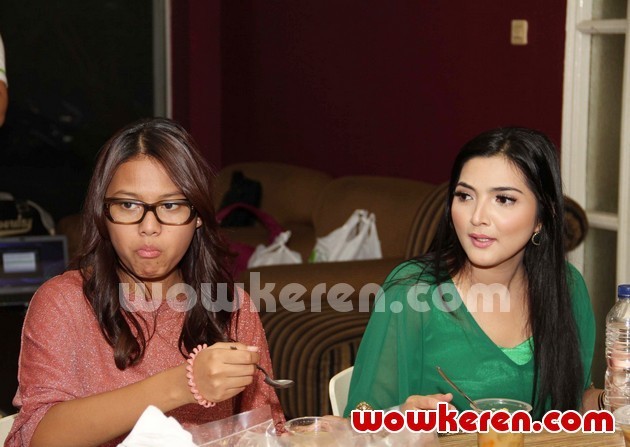 Gambar Foto Aurel Hermansyah dan Ashanty Saat Ditemui di Plasa 2 Pondok Indah