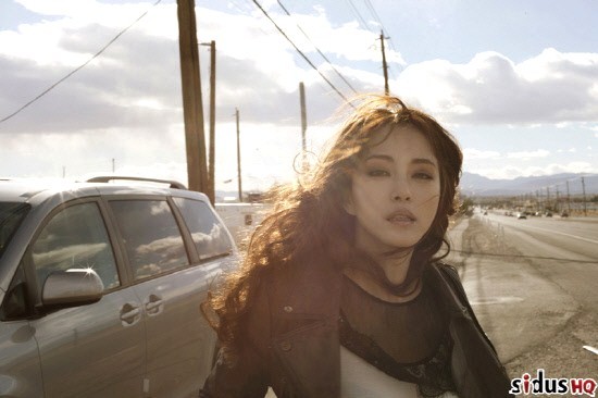 Gambar Foto Han Ye Seul Berpose untuk Katalog Fashion Superstar T