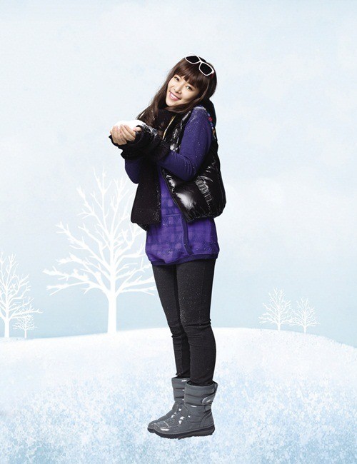 Gambar Foto Hwang Jung Eum Berpose untuk Iklan Skechers Fashion