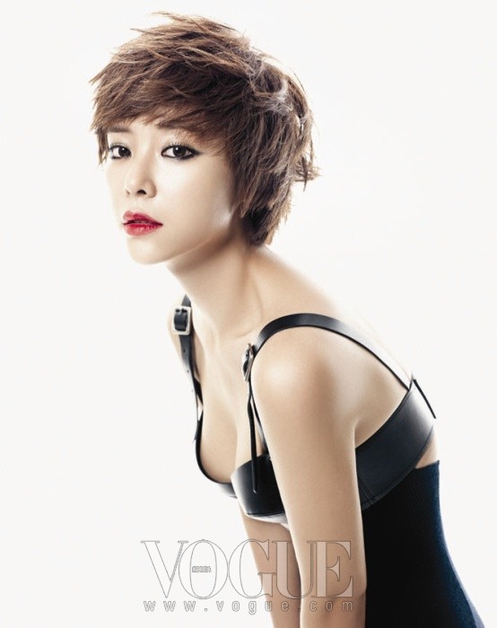 Gambar Foto Hwang Jung Eum di Majalah Vogue Edisi Agustus 2011