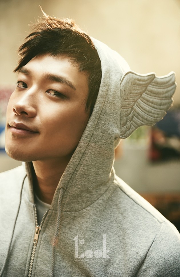 Gambar Foto Rain di Majalah 1st Look Edisi November 2011