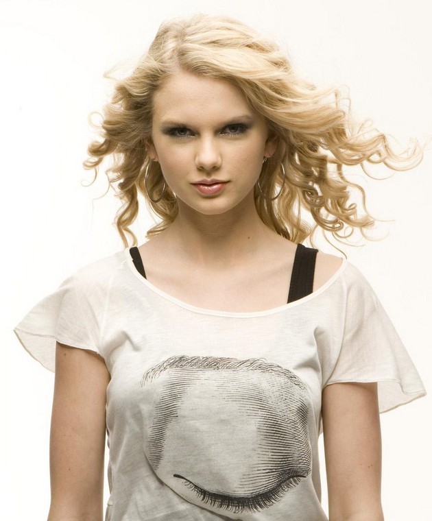 Gambar Foto Taylor Swift Berpose untuk Majalah Blender