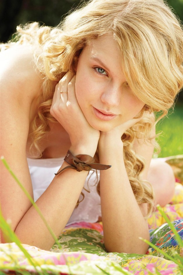 Gambar Foto Taylor Swift Berpose untuk Majalah People