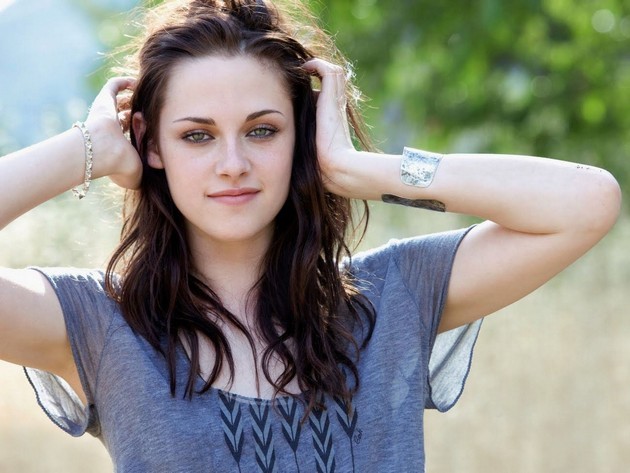 Gambar Foto Kristen Stewart Berpose untuk Majalah Entertainment Weekly