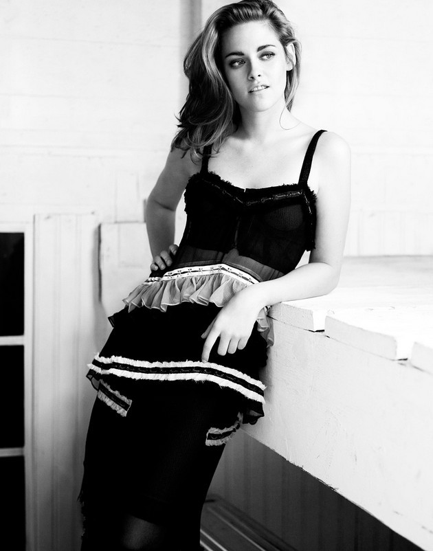 Gambar Foto Kristen Stewart di Majalah Vogue Edisi Februari 2011