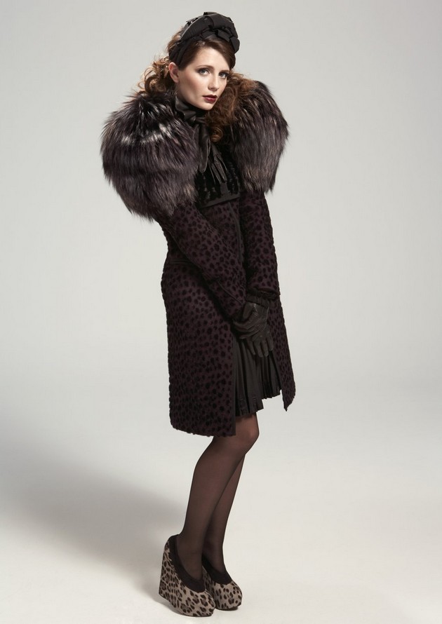 Gambar Foto Mischa Barton Berpose untuk Majalah Time Out New York