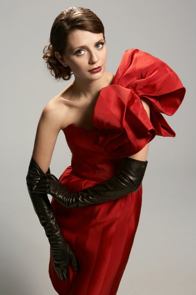 Gambar Foto Mischa Barton Berpose untuk Majalah Time Out New York
