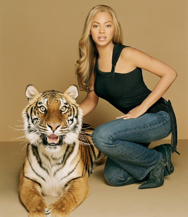 Gambar Foto Beyonce Knowles Berpose untuk Majalah Cosmo Girls