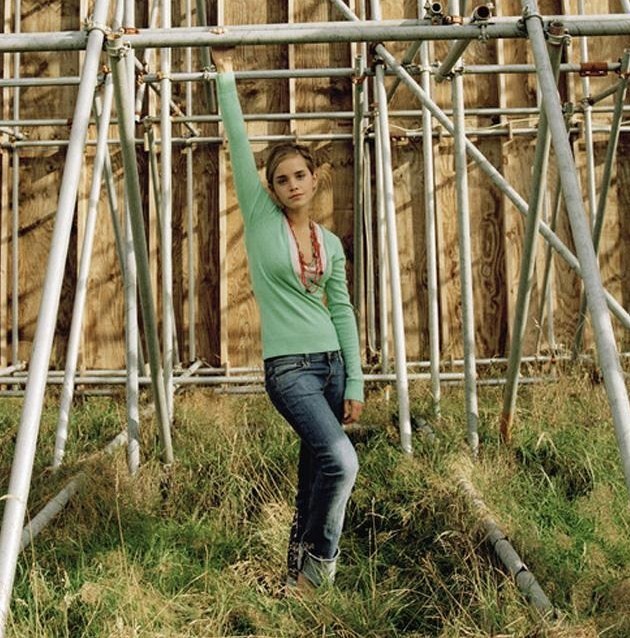 Gambar Foto Emma Watson Berpose untuk Majalah Girl's Life
