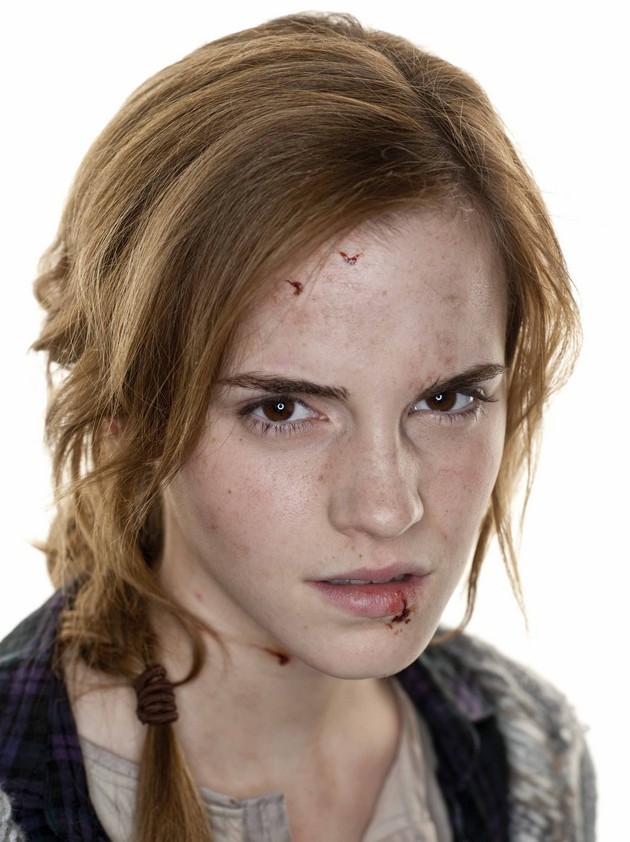 Gambar Foto Emma Watson Berpose untuk Promo 'Harry Potter and the Deathly Hallows: Part I'