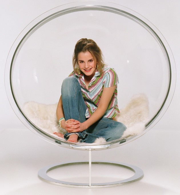 Gambar Foto Emma Watson Berpose untuk Majalah Pink