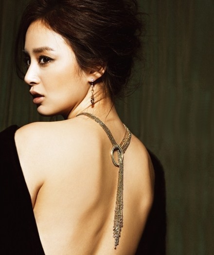 Gambar Foto Kim Tae Hee Berpose untuk Majalah High Cut