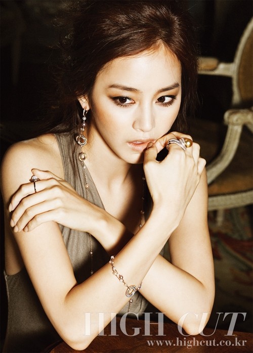 Gambar Foto Kim Tae Hee Berpose untuk Majalah High Cut