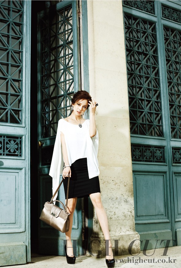 Gambar Foto Kim Tae Hee Berpose untuk Majalah High Cut