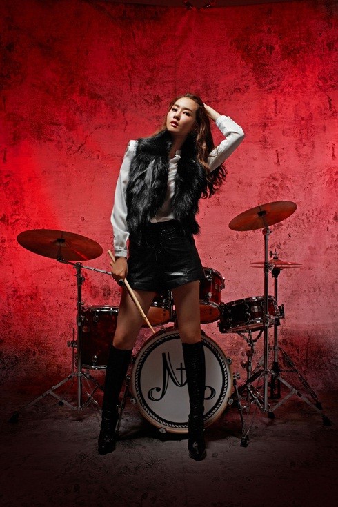 Gambar Foto Lee Da Hae Berpose untuk Marie Mullin Katalog Fashion