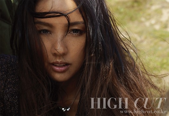 Gambar Foto Lee Hyori Berpose untuk Majalah High Cut